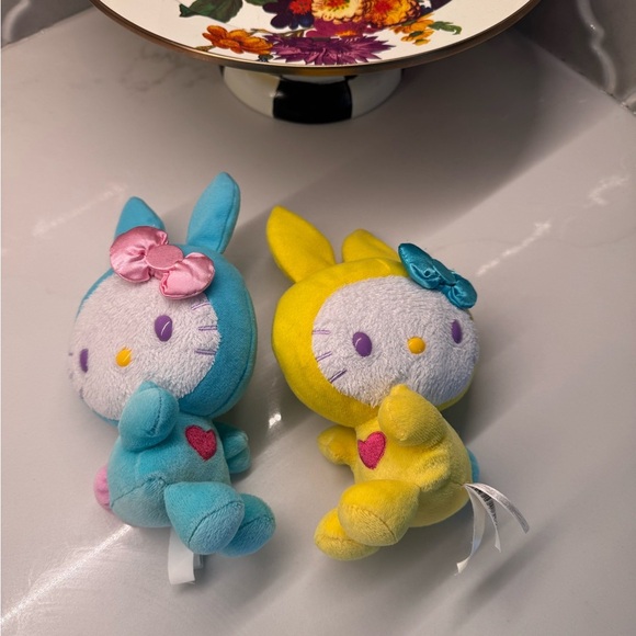 Hello Kitty stuffed animals - Picture 3 of 3